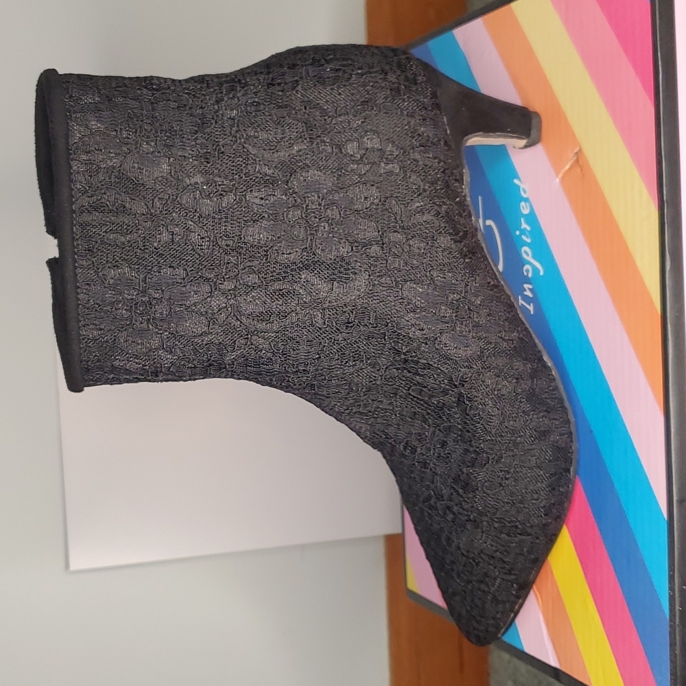 Kitten Heel Lace Bootie, Size 7, Black